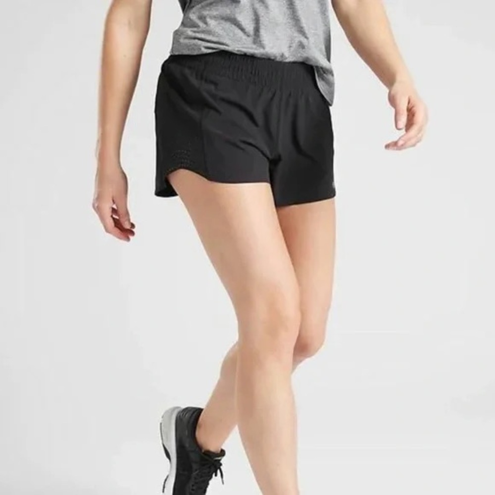Athleta hustle shorts 3’